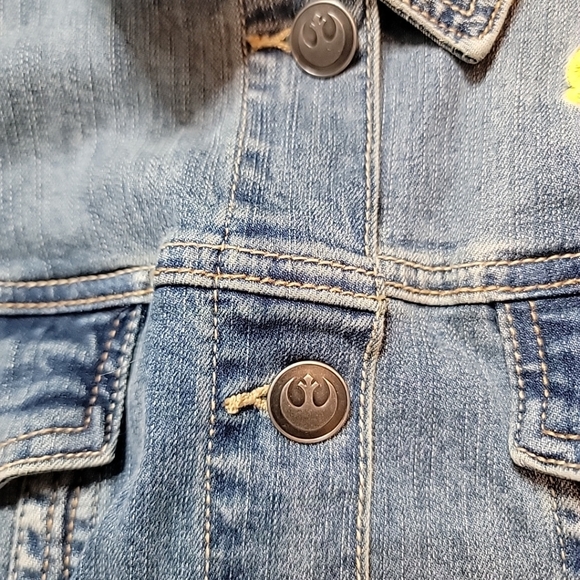 Star Wars Her Universe Princess Leia Women’s Denim Jacket w/ Patches Sz 2 - Picture 6 of 10